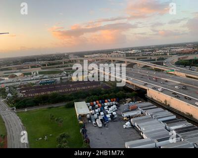 Miami, États-Unis.16th décembre 2021.(NOUVEAU) vue aérienne de la ville de Miami .16 décembre 2021, Miami, Floride, États-Unis: La vue aérienne de la ville de Miami près de l'aéroport international de Miami le jeudi matin (16).Credit: Niyi Fote /Thenews2 (Foto: Niyi Fote/TheNews2/Zumapress) (Credit image: © Niyi Fote/TheNEWS2 via ZUMA Press Wire) Banque D'Images