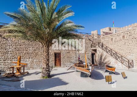 DUBAÏ, Émirats Arabes Unis - 18 JANVIER 2018 : Musée de Dubaï situé dans le fort Al Fahidi, la plus ancienne structure de la ville. Banque D'Images