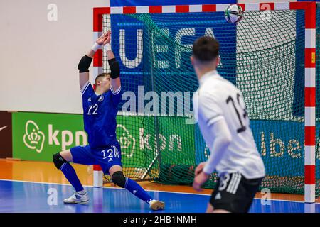 ZEIST, PAYS-BAS - DÉCEMBRE 16 : gardien de but Philipp Pless, d'Allemagne, lors du match international du tournoi de Futsal masculin entre la Belgique et l'Allemagne au campus de KNVB, le 16 décembre 2021 à Zeist, pays-Bas (photo de Marcel ter Pals/Orange Pictures) Banque D'Images