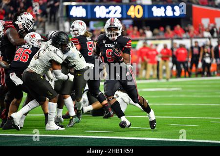 Utah Utes en arrière Tavion Thomas (9) marque un touchdown au championnat Pac-12 entre Oregon Ducks et Utah Utes le 3 décembre 2021 à Alleg Banque D'Images