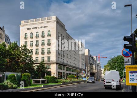 Budapest, Hongrie 18.08.2021.L'hôtel Ritz-Carlton dans la vieille ville de Budapest, un matin ensoleillé d'été Banque D'Images