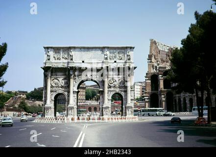 Arc de triomphe romain, Arc de Constantine construit en 315 après J.-C., Rome, Italie en 1974 Banque D'Images