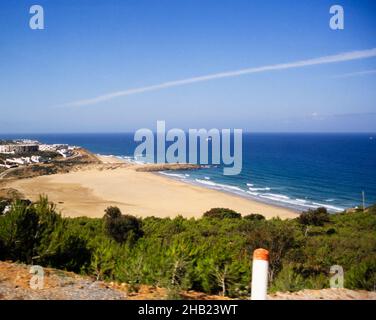 Vue sud sur la côte de l'océan Atlantique depuis Cape Spartel, Maroc, Afrique du Nord 1999 Banque D'Images