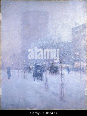 En fin d'après-midi, New York, hiver, Frederick Childe Hassam, américain,1859-1935, huile sur toile, 1900, 36 15/16 x 29 po., 93,8 x 73,7 cm, 1900, blizzard, bleu, buggy,Froid, décembre, Impressionnisme, monochromatique, ndd9,New York, huile sur toile, peinture à l'huile, peinture, neige,Scène de rue, arbre, arbres, blanc, vent,venteux, hiver, scène d'hiver, mélange de vins Banque D'Images