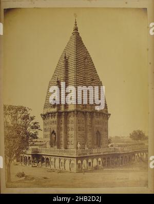 Imprimé à partir de l'album de photographies : l'architecture en Inde, Samuel Bourne, Britannique, 1834-1912, photographie en argent d'albumine,Benares, Inde, 12 x 9 9/16 po, 30,5 x 24,3 cm Banque D'Images