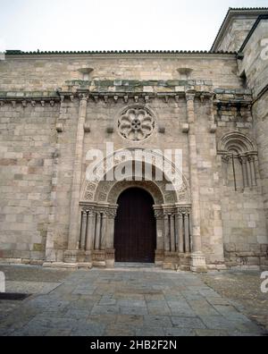 PORTADA MÉRIDIONAL DE LA IGLESIA DE SAN JUAN DE LA PUERTA NUEVA - SIGLO XII - ROMANICO ESPAÑOL.LIEU: IGLESIA DE SAN JUAN DE LA PUERTA.Zamora.ESPAGNE. Banque D'Images