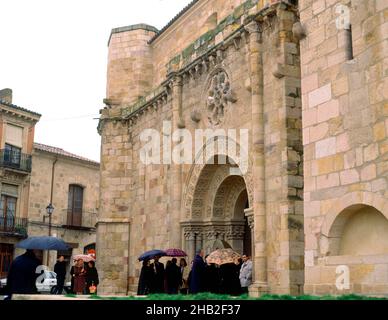 PORTADA MÉRIDIONAL DE LA IGLESIA DE SAN JUAN DE LA PUERTA NUEVA - SIGLO XII - ROMANICO ESPAÑOL.LIEU: IGLESIA DE SAN JUAN DE LA PUERTA.Zamora.ESPAGNE. Banque D'Images