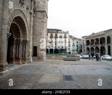 PORTADA MÉRIDIONAL DE LA IGLESIA DE SAN JUAN DE LA PUERTA NUEVA - SIGLO XII - ROMANICO ESPAÑOL.LIEU: IGLESIA DE SAN JUAN DE LA PUERTA.Zamora.ESPAGNE. Banque D'Images