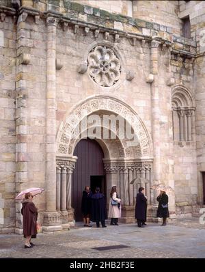 PORTADA MÉRIDIONAL DE LA IGLESIA DE SAN JUAN DE LA PUERTA NUEVA - SIGLO XII - ROMANICO ESPAÑOL.LIEU: IGLESIA DE SAN JUAN DE LA PUERTA.Zamora.ESPAGNE. Banque D'Images