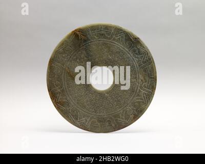 Objet rituel sous la forme d'un disque annulaire (BI), chinois, dynastie des Han occidentaux, 206 BC–AD 9, 2nd–1st Century BC,Jade (néphrite), Chine, Asie, Jades, diamètre : 9 1/4 po.(23,5 cm Banque D'Images