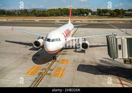 Palma, Espagne - 25 septembre 2019 : l'Airbus Lauda attend à l'aéroport de Majorque prêt pour le départ.Laudamotion était une compagnie aérienne autrichienne à bas prix Banque D'Images