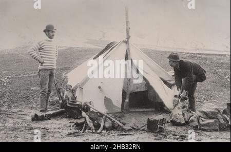 Our Camp, près de te Ariki, après l'éruption du 10 juin 86, Burton Brothers studio, studio de photographie, 1886, Dunedin,photographie en noir et blanc Banque D'Images