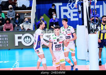 Trento, Italie.16th décembre 2021.Marko Podrascanin (ITAS Trentino) pendant ITAS Trentino vs Fenerbahce HDI Istanbul, match de volley de la Ligue des champions du CEV à Trento, Italie, décembre 16 2021 crédit: Agence de photo indépendante/Alamy Live News Banque D'Images