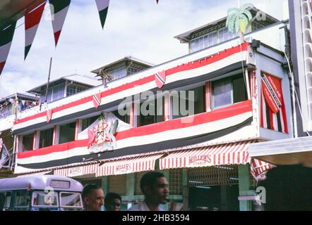 Jour de l'indépendance, 31 août 1962, Port of Spain, Trinité-et-Tobago, boutique des Antilles sur Frederick Street décoré Banque D'Images