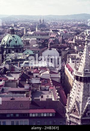 Vue sur les toits de Stefansdom de Vienne, Autriche, début des années 1960 Banque D'Images