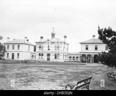 [Hospital, Invercargill], studio Burton Brothers, studio de photographie, 1880s,Invercargill, processus de plaque sèche en gélatine Banque D'Images