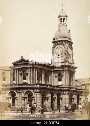 Princes St, Dunedin.Tiré de l'album: Land of loveliness New Zealand, Burton Brothers studio, studio de photographie, 1880s, Dunedin Banque D'Images