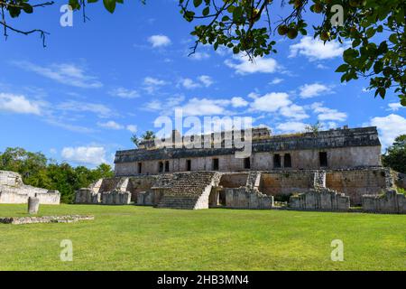 Kabah, site archéologique maya dans la région de Puuc dans l'ouest du Yucatan, Mexique Banque D'Images