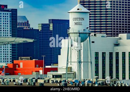 Le Cotton Mill, qui présente une communauté résidentielle dans l'ancien Maginnis Cotton Mill, est photographié, le 13 décembre 2021, à la Nouvelle-Orléans,Louisiane. Banque D'Images
