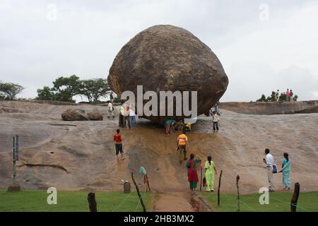 Krishnas Butter ball Grande pierre à Mamallapuram Tamil Nadu Inde Banque D'Images