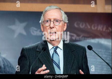 Washington DC, États-Unis.16th décembre 2021.Washington DC, États-Unis: MITCH MCCONNELL, chef de la minorité au Sénat (R-KY), prenant la parole lors d'une conférence de presse.Crédit : ZUMA Press, Inc./Alay Live News Banque D'Images