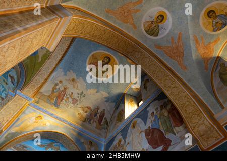 Des peintures murales décoratives couvrent les murs et les plafonds de l'église orthodoxe grecque orientale de l'Annonciation, également connue sous le nom d'église Saint-Gabriel ou église orthodoxe grecque de Saint-Gabriel dans la ville de Nazareth, dans le nord d'Israël Banque D'Images