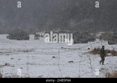 Déc 10, 2021-Paju, Corée du Sud-Corée des chars militaires sud-coréens en attente pour des tirs dans un champ de livefire nearant près de DMZ à Paju, Corée du Sud, dans cette photo est la date du 16 février 2016.Le ministre de l'unification de la Corée du Sud a déclaré jeudi que la déclaration de mettre fin officiellement à la guerre de Corée de 1950-53, si elle était publiée, pourrait être un « point tournant » pour ouvrir une nouvelle phase de paix et a exhorté la Corée du Nord à accepter son offre de dialogue. Banque D'Images