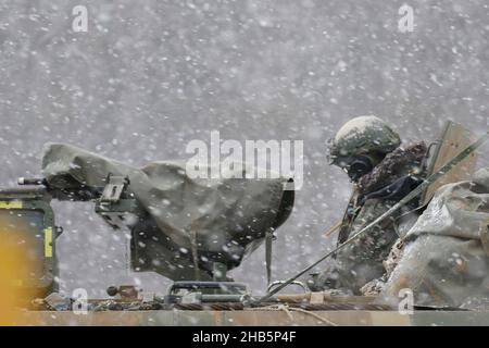 Déc 10, 2021-Paju, Corée du Sud-Corée des chars militaires sud-coréens en attente pour des tirs dans un champ de livefire nearant près de DMZ à Paju, Corée du Sud, dans cette photo est la date du 16 février 2016.Le ministre de l'unification de la Corée du Sud a déclaré jeudi que la déclaration de mettre fin officiellement à la guerre de Corée de 1950-53, si elle était publiée, pourrait être un « point tournant » pour ouvrir une nouvelle phase de paix et a exhorté la Corée du Nord à accepter son offre de dialogue. Banque D'Images