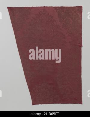 Fragment de vin rouge de soie damask avec motif de fleur et feuille de travail et soi-disant dentelle, fragment de vin rouge de soie damask avec motif de forme de diamant avec fleur stylisée (y compris les œillets) et feuille de travail, autour de qui sont soi-disant dentelle., anonyme, France, c.1740 - c.1760, ketting en inslag: soie, damas, hauteur 71 cm × largeur 55 cm de largeur 0,4 cm Banque D'Images