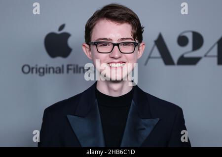 Los Angeles, États-Unis.16th décembre 2021.LOS ANGELES, CALIFORNIE, États-Unis - DÉCEMBRE 16 : l'acteur Lucas Barker arrive à la première de Los Angeles d'Apple Original films et à la tragédie de Macbeth de A24, qui s'est tenue au complexe de théâtre de la Guilde des réalisateurs d'Amérique le 16 décembre 2021 à Los Angeles, Californie, États-Unis.(Photo de Xavier Collin/image Press Agency/Sipa USA) crédit: SIPA USA/Alay Live News Banque D'Images