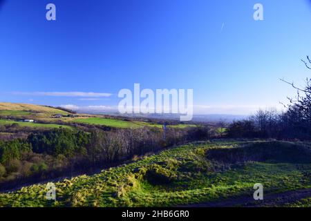 Une magnifique journée d'hiver à la mi-décembre sur les collines du domaine Smithills au-dessus de Bolton Lancashire, une partie de la région de Woodland Trust. Banque D'Images