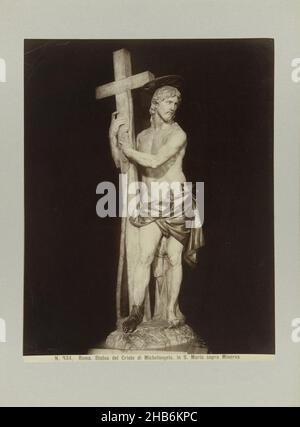 Statue du Christ dans la Santa Maria sopra Minerva, Rome, N. 934, Roma.Statua del Cristo di Michelangelo, dans S. Maria sopra Minerva (titre sur objet), Statue du Christ debout à côté d'une croix., anonyme, Rome, c.1880 - c.1904, papier, imprimé albumine, hauteur 258 mm × largeur 201 mm hauteur 327 mm × largeur 241 mm Banque D'Images