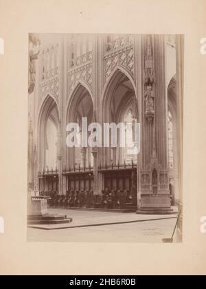 Vue sur les étals du chœur dans la cathédrale Saint-Jean à Den Bosch, anoniem (Monumentenzorg) (attribué à), Sint-Janskathedraal, 1890 - 1920, support photographique, carton,imprimé albumine, hauteur 228 mm × largeur 170 mm Banque D'Images