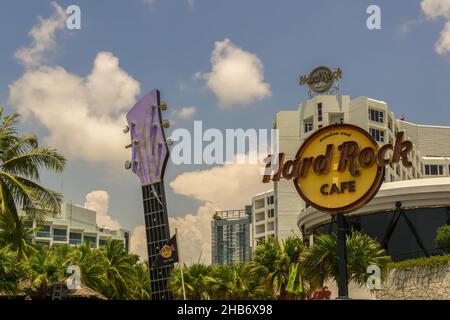 PATTAYA, THAÏLANDE - 20 avril 2018: PATTAYA,THAÏLANDE - 20,2018 AVRIL: Le Hard Rock Cafe sur Beachroad Hard Rock Cafe a des hôtels, des bars et des restaurants al Banque D'Images