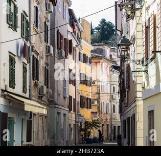 Piran, Slovénie - 04 07 2018: Maisons traditionnelles rues étroites de la vieille ville Banque D'Images