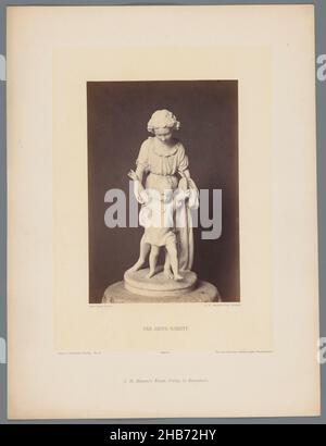 La première étape par Robert Cauer, Der erste Schritt (titre sur objet), Carl Heinrich Jacobi (mentionné sur objet), éditeur: J. H. Maurer (mentionné sur objet), 1850 - 1900, support photographique, carton, impression d'albumine,hauteur 348 mm × largeur 264 mm Banque D'Images