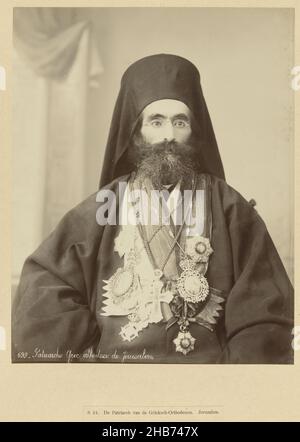 S 34.Le Patriarche de l'orthodoxe grec.Jérusalem.(titre sur objet)699.Patriarche Grec orthodoxe de Jérusalem (titre sur objet), la photographie fait partie de la série de photographies d'Israël, de Palestine et de Syrie recueillies par Richard Polak., Félix Bonfils, Israël, c.1895 - c.1915, support photographique, papier, imprimé albumine, hauteur 278 mm × largeur 215 mm hauteur 466 mm × largeur 555 mm Banque D'Images