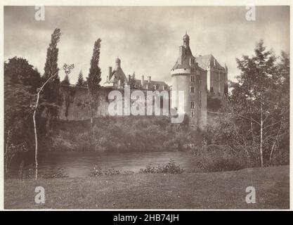 Château de Touffou à bonnes, France, bonnes (Vienne), Château de Touffou (titre sur objet), Jules Robuchon (mentionné sur objet), anonyme, bonnes, éditeur: Paris, éditeur: Paris,1880 - 1886, papier, hauteur 150 mm × largeur 212 mm Banque D'Images