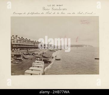 Vue sur la plage de Sandown Bay sur l'île de Wight, Angleterre.Défense des côtes.Renaissance de 1891.Photographies (titre de la série), Photographie d'un album de 35 photographies topographiques de villes côtières britanniques, sur lesquelles les défenses militaires sont indiquées en plume par un soldat français., Francis Frith, Grande-Bretagne, 1891, papier,imprimé albumine, hauteur 194 mm × largeur 290 mm Banque D'Images