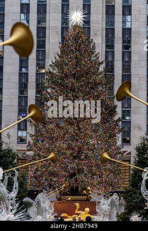 L'arbre de Noël au Rockefeller Center de New York. (Photo : Gordon Donovan) Banque D'Images