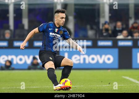 Milan, Italie.12th décembre 2021.Lautaro Martinez (Inter Striker) pendant la série A Tim FC Inter vs Cagliari 2021-2022 jour 17 au stade San Siro.FC Inter gagne 4-0 .(Photo de Fabrizio Andrea Bertani/Pacific Press) crédit: Pacific Press Media production Corp./Alay Live News Banque D'Images