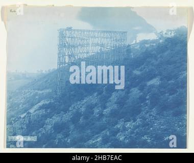 Construction du Viaduc de Viaur en France par la Société de Construction des Battignolles, 5 octobre 1900, anonyme, France,5-Oct-1900, support photographique, cyanotype, hauteur 225 mm × largeur 285 mm Banque D'Images