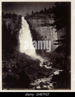 Vue de la cascade du Nevada dans la vallée de Yosemite, Nevada Fall, Yosemite Valley, Californie (titre sur l'objet), Isaiah West Taber (mentionné sur l'objet), parc national de Yosemite, 1887, papier, imprimé albumine,hauteur 243 mm × largeur 189 mm