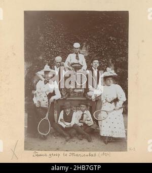 Groupe de tennis à Marienbad, photo 3 sur la page d'album 16 de l'album Amsterdam 1890-1894., fabricant: Hendrik Herman van den Berg, Marienbad, 1892, support photographique WZQTR Banque D'Images