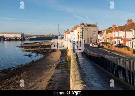 Le front de mer et des maisons en terrasse géorgienne à la pointe dans le vieux Hartlepool,Angleterre,UK Banque D'Images