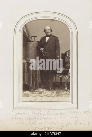 Portrait de François certain de Canrobert, commandant et politicien français, partie de l'album photo avec 123 cartes de visite de membres de maisons royales européennes, politiciens et personnes connues., André-Adolphe-Eugène Disdéri, Paris, 1860 - 1880, carton,papier, imprimé albumine, hauteur 85 mm × largeur 52 mm hauteur 106 mm × largeur 62 mm Banque D'Images