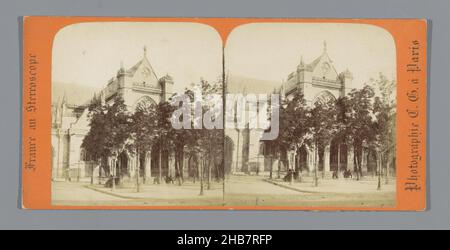 Vue de l'église Saint-Germain-l'Auxerrois à Paris, France au Stereoscope (titre de la série), Charles Gérard (mentionné sur l'objet), Paris, c.1850 - c.1875, carton, imprimé albumine, hauteur 85 mm × largeur 170 mm Banque D'Images