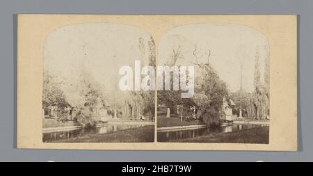 Le Hameau de la Reine dans le jardin de Versailles, anonyme, Tuin van Versailles, c.1850 - c.1875, carton, imprimé albumine, hauteur 85 mm × largeur 170 mm Banque D'Images