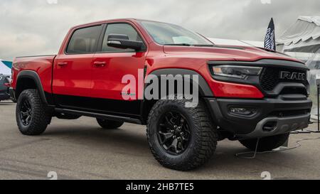 PONTIAC, MI/USA - 22 SEPTEMBRE 2021 : un camion Dodge RAM 1500 TRX 2021 à Motor Bella, au Concourse M1, près de Detroit, Michigan. Banque D'Images