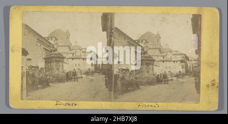 Piazza San Lorenzo à Florence, avec le monument de Giovanni delle Bande Nere en premier plan, anonyme, Piazza San Lorenzo, c.1850 - c.1880, carton, imprimé albumine, hauteur 85 mm × largeur 170 mm Banque D'Images